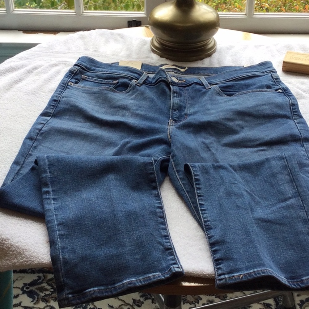 Men's Levi Jeans W33 x 28. NWT